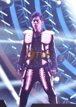 周杰伦演唱会摔倒 周杰伦摔倒的原因竟然是因为它