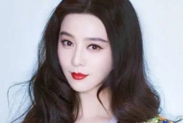 范冰冰米兰时装周的时候，她真的无底走光了吗？