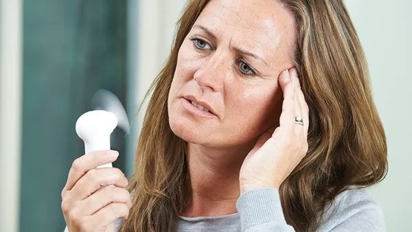 阴道里区为什么会流出白色的东西