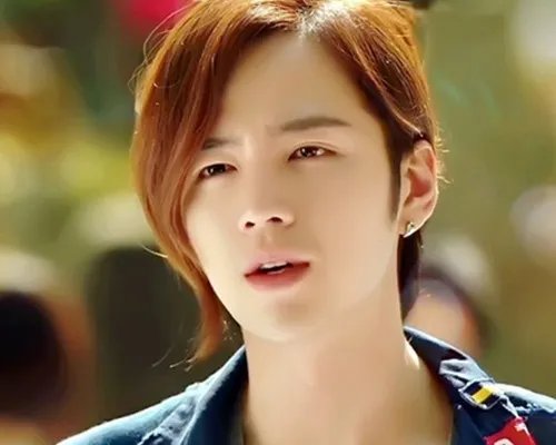 张根硕家庭情况太惊人 实力背景远超常人