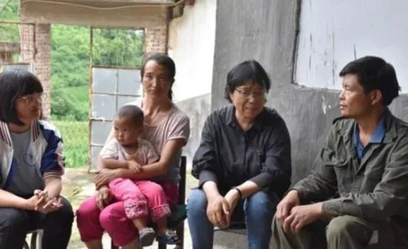 这个寒假张桂梅又踏上家访路，她家访主要是为了什么？