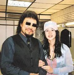 张菲前妻赵翠华照片及大儿张少青职业照片 张菲没有胡子的照片