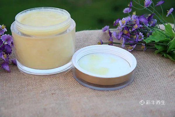 蜂王浆中含量最高的是