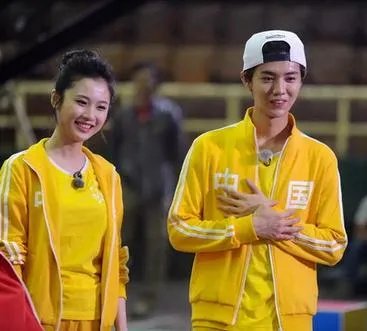 张慧雯示爱鹿晗被骂惨：个人资料疑造假踩李易峰上位