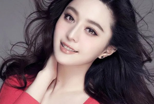 范冰冰米兰时装周的时候，她真的无底走光了吗？