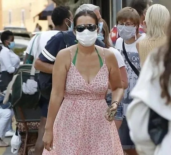 近日巩俐发福照引发热议,女明星有身材自由吗?