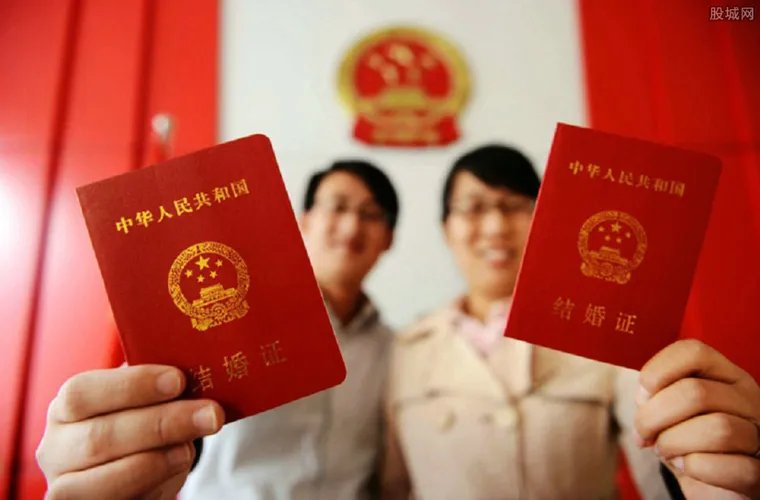 七夕情侣扎堆领证 领结婚证要多少钱