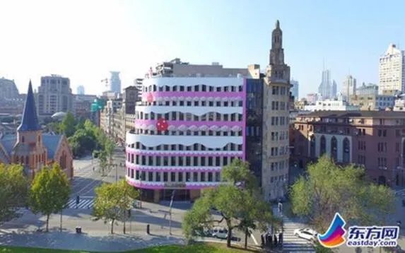 外滩现草莓蛋糕楼 专家质疑该楼违规