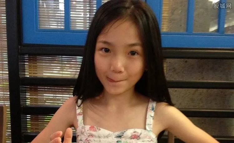 李馨巧的父母是谁 小影后的家庭背景大揭秘