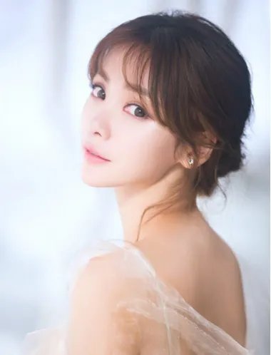 柳岩谈初夜没见红  是太大胆还是不要脸？