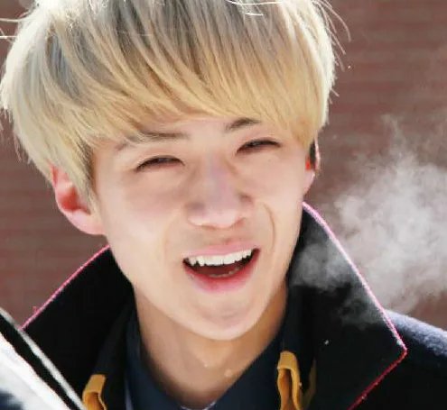 呆萌阳光吴世勋暖男照片大放送 整容消息不断传出