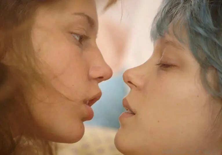 拉拉是什么意思网络用语 女生搞拉拉是一种什么样的感情