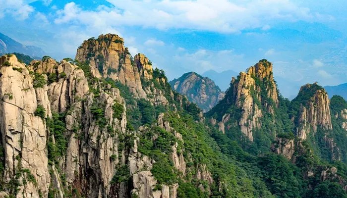 会当凌绝顶一览众山小是什么地方