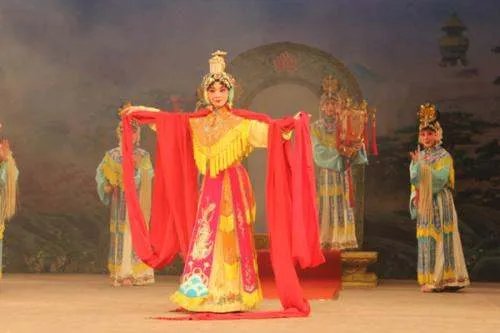 三圣母下凡后被囚华山，三圣母究竟为何下凡？