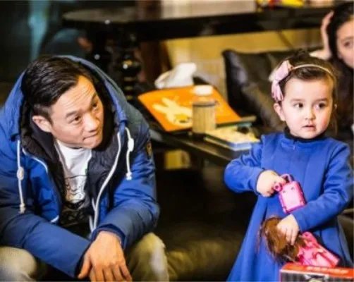 杨威二胎女儿曝光 《二胎时代》素人宝宝加入明星家庭