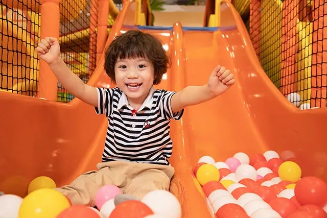 宝宝滑滑梯有什么好处 玩滑滑梯的作用和好处有哪些