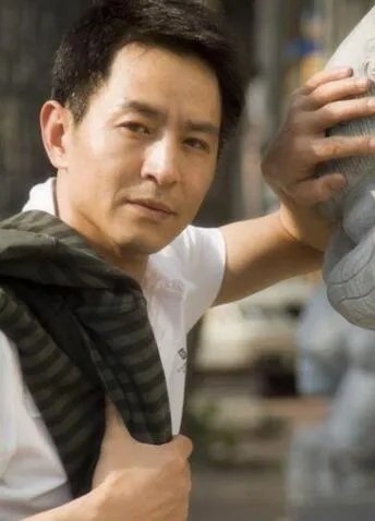 郭晓冬的哥哥是谁？ 二人故事大揭秘