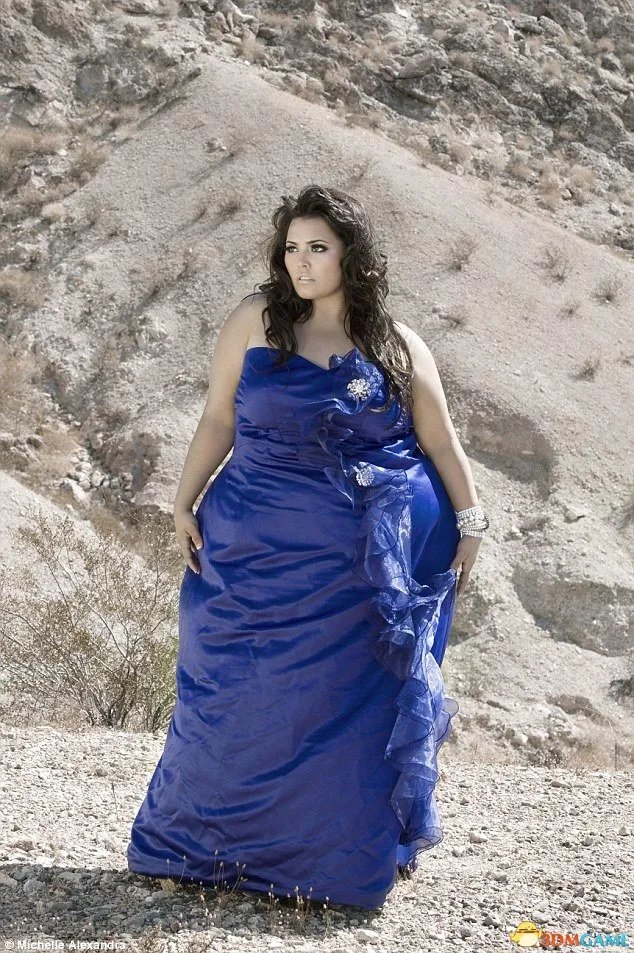 美国370斤女模乘飞机被歧视 减肥锐变成为大美女