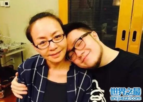 宋丹丹儿子宣布出柜,其实只是愚人节的玩笑