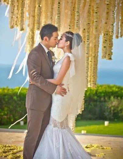 杜若溪亲热戏“被抓包” 杜若溪严宽的结婚照大全