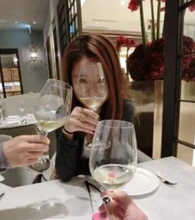 林心如庆祝光棍节晒聚餐照 网友喊话任重苏有朋