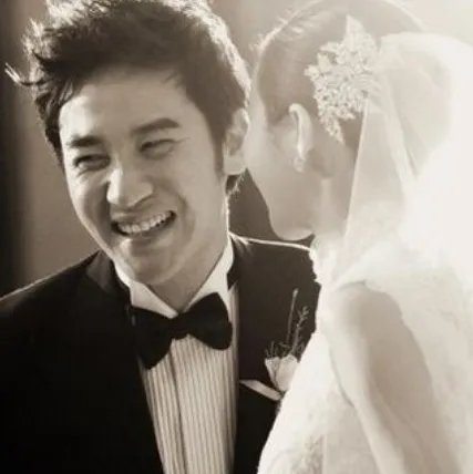 严泰雄婚礼现场恩爱不已 韩国欧巴齐聚一堂祝福