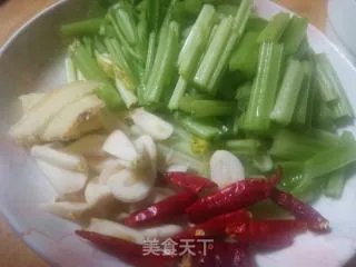 芹菜炒鸡胗