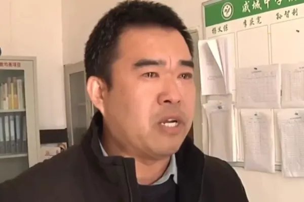 校长痛哭“换不动的送餐公司”已注销，这是想要逃避责任吗？