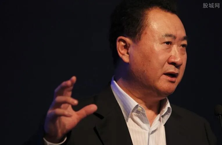 王健林的滑铁卢 疯狂甩卖资产要跌落神坛？