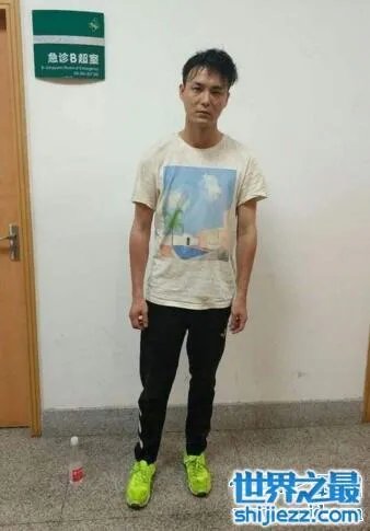 斗鱼狗哥被打事件，深夜户外直播遭遇黑社会暴打 