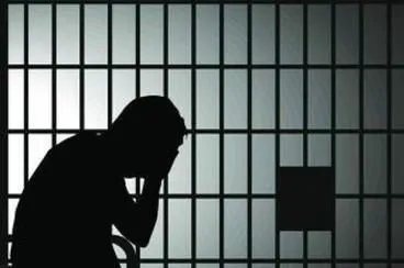 虎牙主播当众被打骨折，打人者需要承担什么责任？