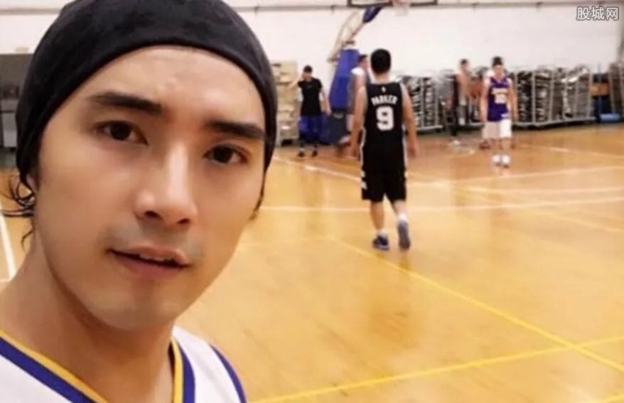 贺军翔绯闻女友多少个 戏如人生需真情演绎