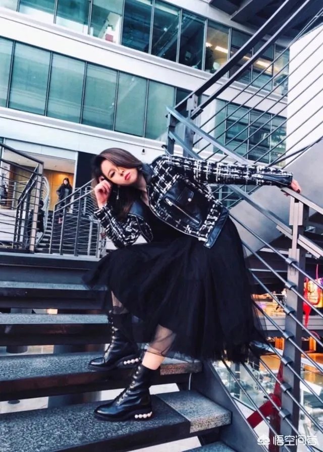 黑色纱裙怎么搭?