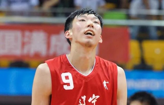 周琦入选NBA名人堂跟中国男足获得世界杯冠军,哪个几率更大?