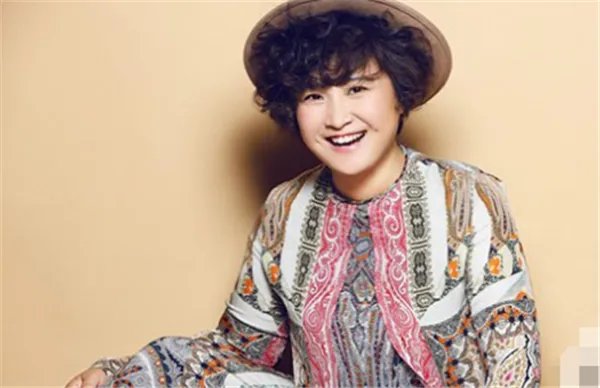 贾玲妈妈意外去世真的吗原因时间 贾玲的妈妈是谁叫什么名字照片