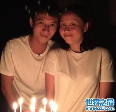 龙丹妮李维嘉结婚照曝光，师生恋隐婚七年备孕 