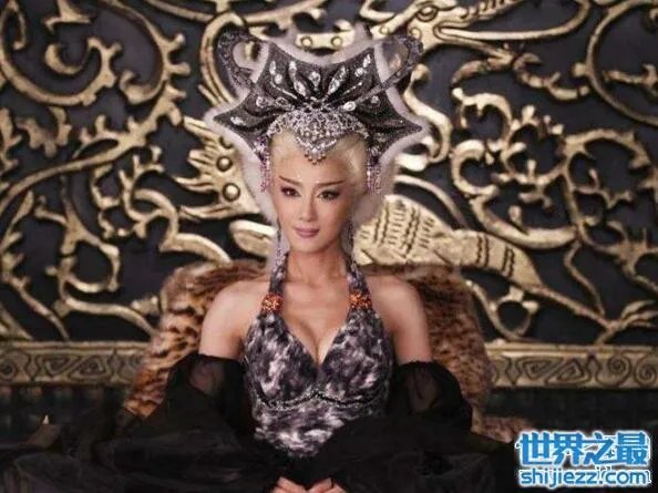 李依晓整容前后照片对比，李依晓的胸让人喷鼻血 