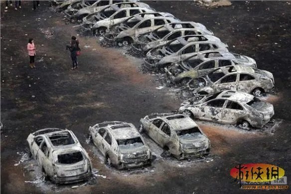 郑州停车场大火 73辆车被烧毁损价值失近2000万