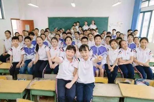 如何看待某班级62名学生全是班干部这件事？