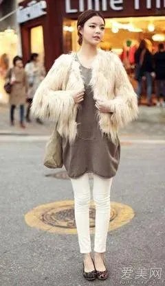 有质感的帅气皮衣和毛茸茸的单品，你觉得哪个更时尚？