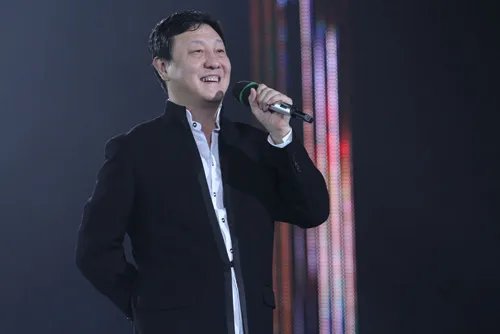 韩磊老婆其其格被曝光  “蒙古族之花”结婚八年儿女双全