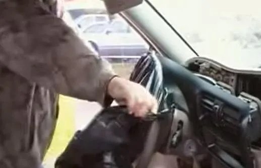 方向盘打不动，拆开瞬间傻眼【图集】