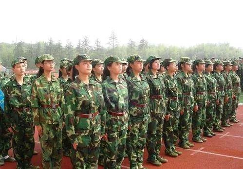 贵州一高校军训出动直升机，出动直升机的原因是什么？