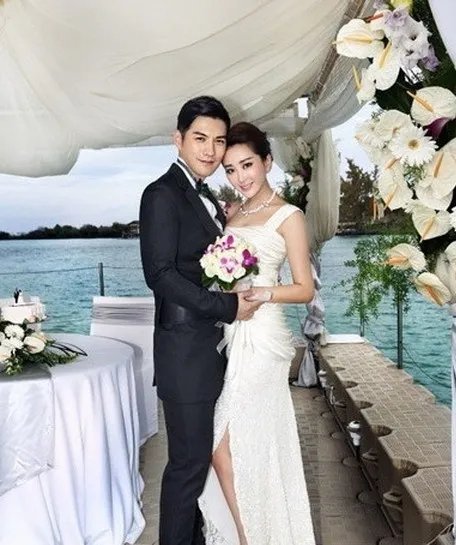 杜若溪亲热戏“被抓包” 杜若溪严宽的结婚照大全