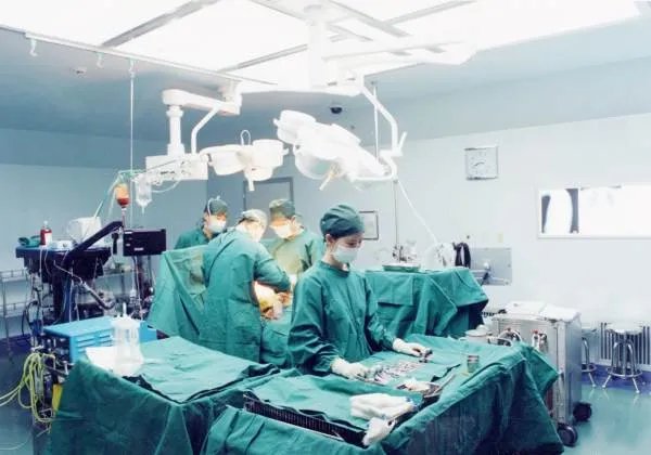 内地支援香港是为什么，香港目前的疫情情况怎么样？