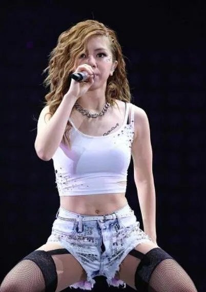 邓紫棋16岁失身是真的吗 邓紫棋信息大全