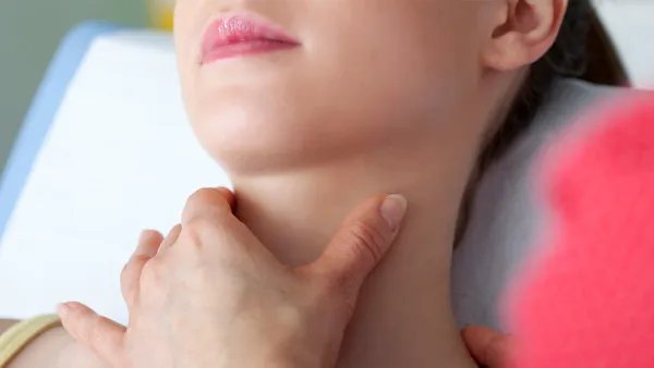 咽喉炎的原因都有哪些 咽喉炎会出现哪些症状