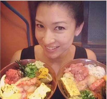 李咏娴微博公开女儿正面照 粉丝直呼太可爱