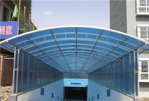 采光板与阳光板一样吗