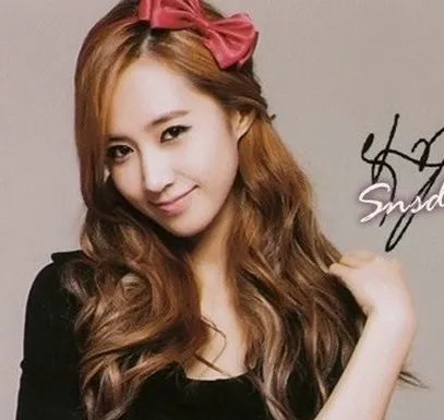 权侑莉整容曝光？ 揭秘其清纯可人获赞